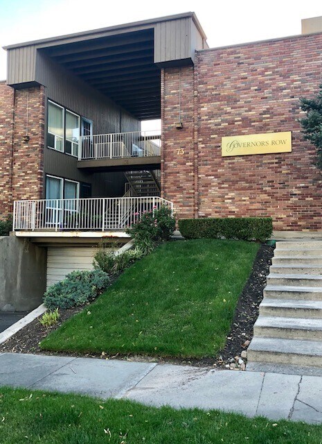 Frente del edificio - 73 F St E