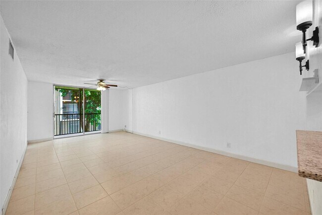 Foto del edificio - 7173 Orange Dr