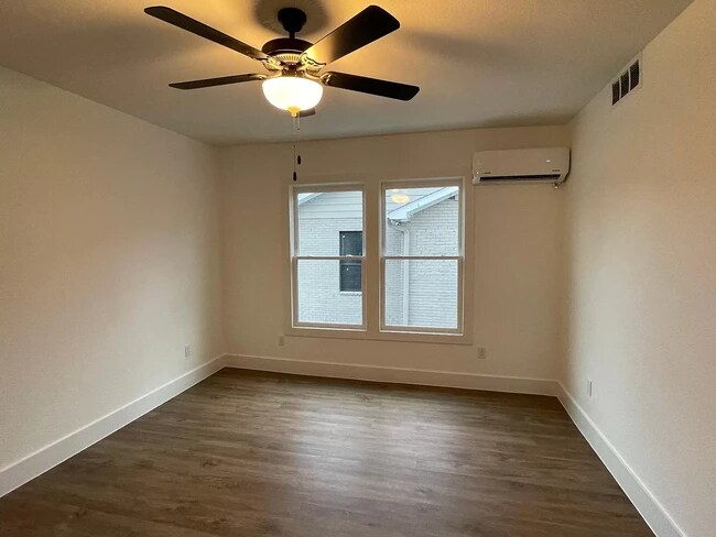 Foto del edificio - 1448 Pearson St