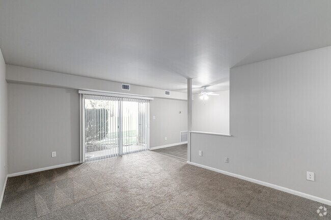 1 BR, 1 BA - 700SF - Sala de estar - Chateau Apartments