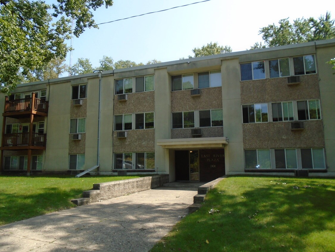 Foto principal - 301 St Anthony Ave