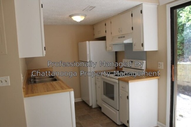 Building Photo - Mid-town 2 BR 1 Bath on Bus Line