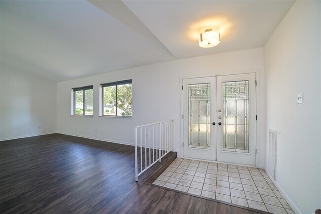 Foto del edificio - 7007 Danwood Dr