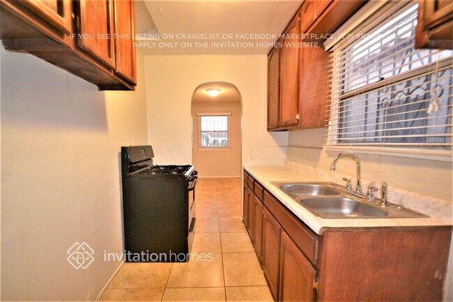 Building Photo - 1434 W 92nd St