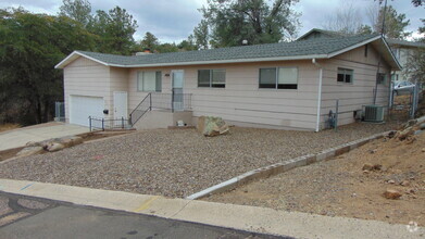 Building Photo - 811 Heritage Cir