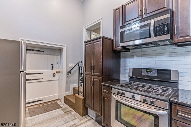 Building Photo - 292 US-202