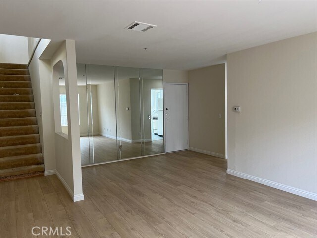 Foto del edificio - 216 E Newmark Ave