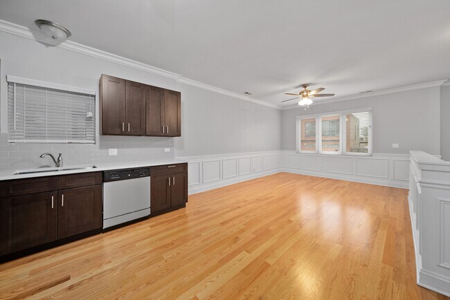 Building Photo - 738 N Avers Ave