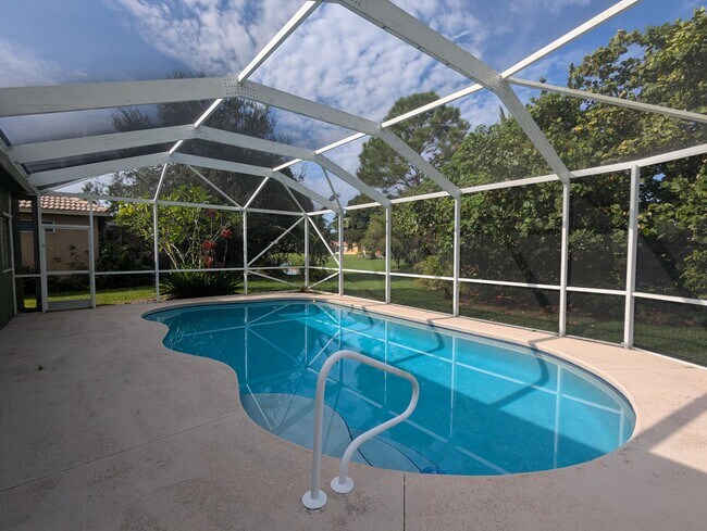 Foto del edificio - 601 Waverly Cir