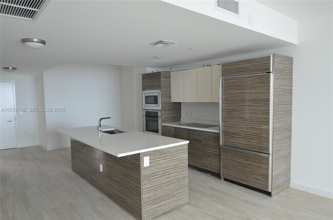 Foto del edificio - 460 NE 28th St