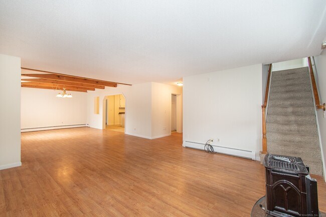 Building Photo - 34 N Maple St