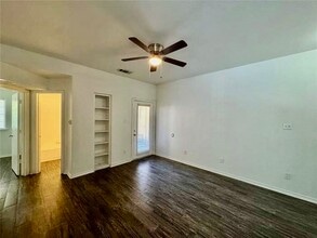 Building Photo - 1112 Holly St