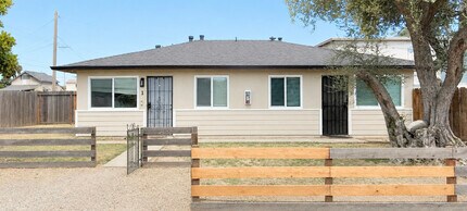 Building Photo - 4555 Davis Ave