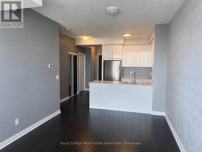 Photo du bâtiment - 55 Eglinton Ave W