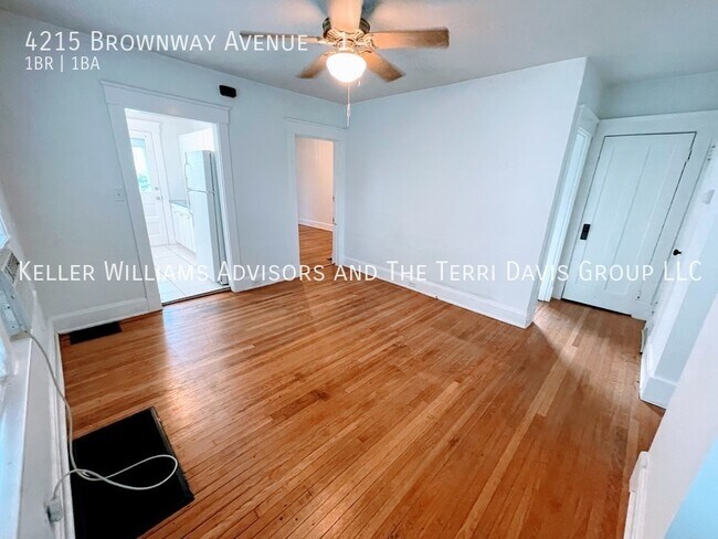 Foto del edificio - 4215 Brownway Avenue - 1