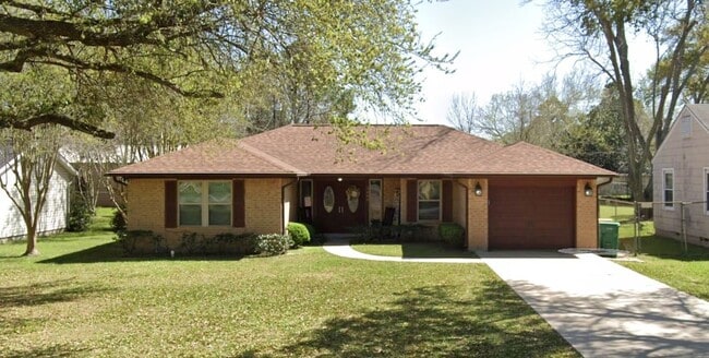 Photo - 3009 Rose Ln House