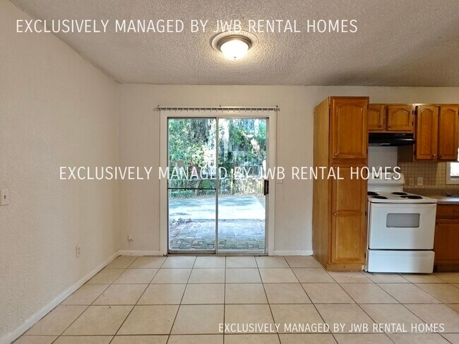 Foto del edificio - 10654 Dodd Rd