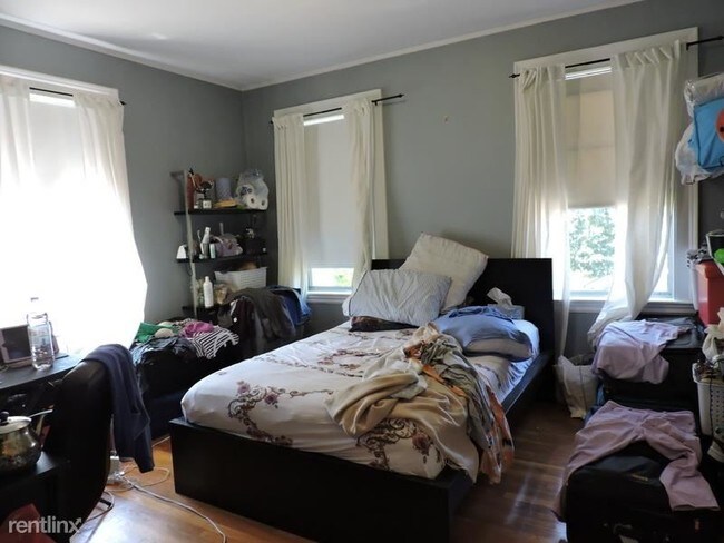 Building Photo - 24 Shepard St