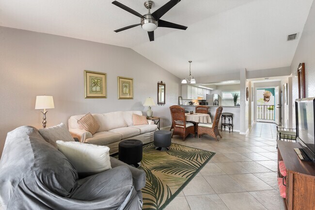 Building Photo - 449 Royal Poinciana