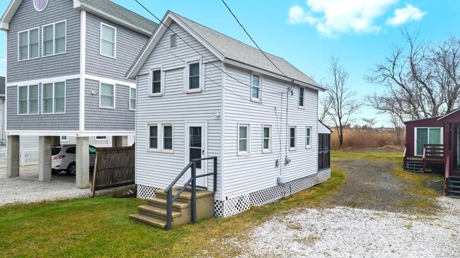 Building Photo - 102 Chalker Beach Rd
