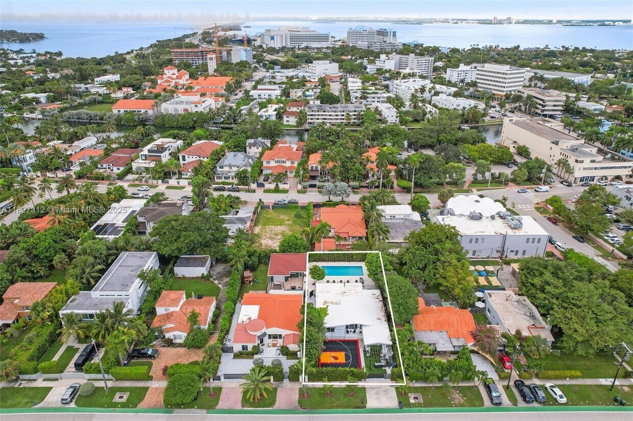 Foto principal - 3758 Prairie Ave