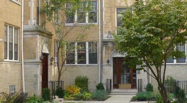 Building Photo - 5012 N Hermitage Ave