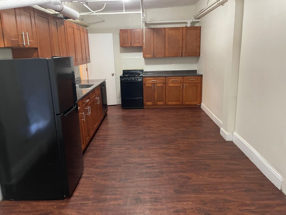 CHEAPEST 2 BED IN FENWAY GARDEN LEVEL BER... - NO FEE NO SECURITY Split 2 bed Close to NU...
