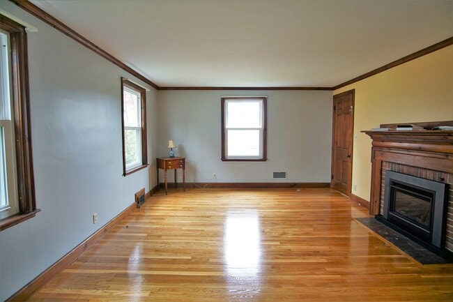 Building Photo - 28 Appleton St