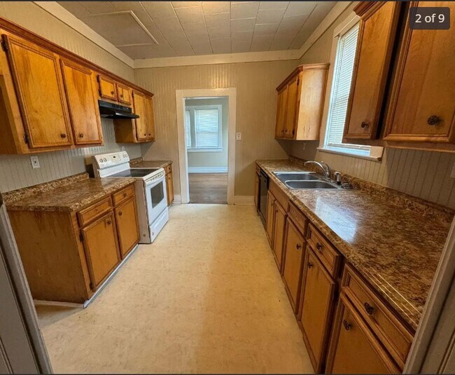 Building Photo - 4325 Woodlawn Ave
