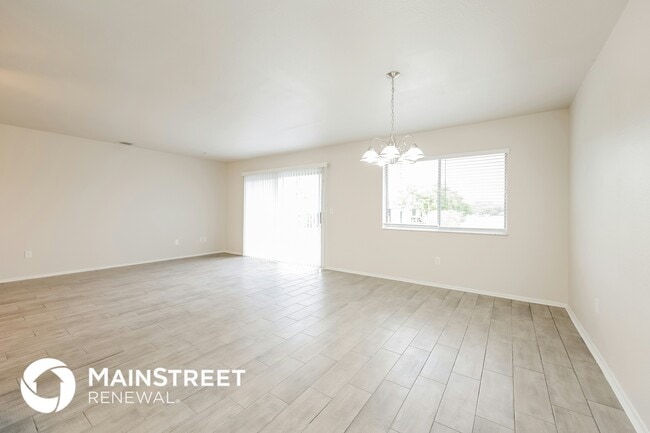 Building Photo - 4740 Escalante Dr