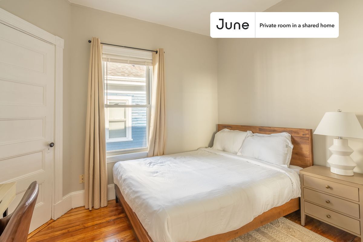 Primary Photo - Private bedroom in 5 bed/1 bath Home