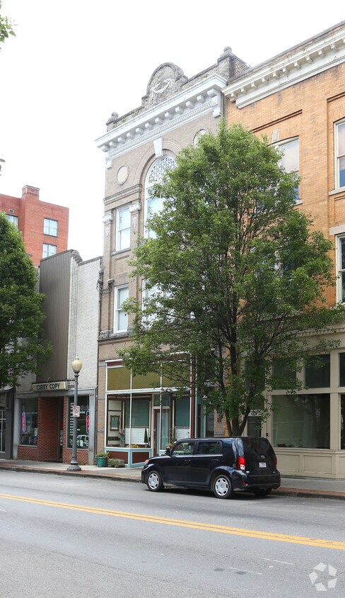 Building Photo - 118 Campbell Ave SW
