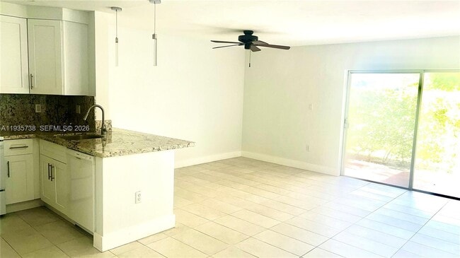 Foto del edificio - 8325 SW 72nd Ave