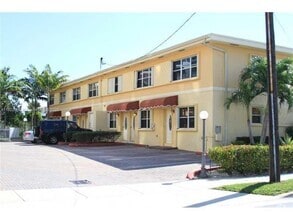 Building Photo - 1701 N Treasure Dr