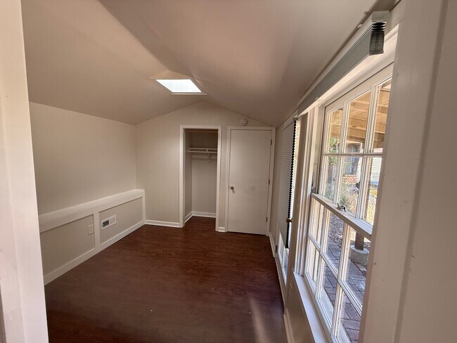 Sala de estar - 2609 Dana St