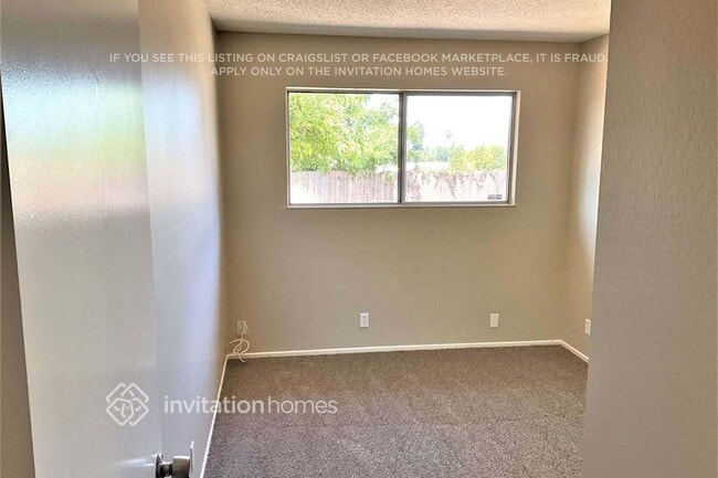 Building Photo - 525 Falcon Dr