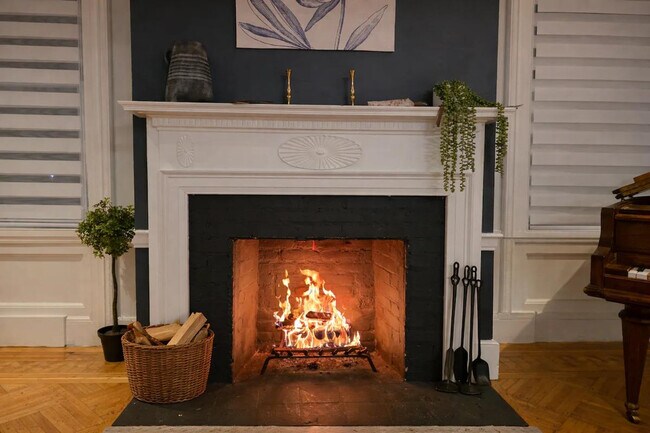 Building Photo - 139 W 4th Ave