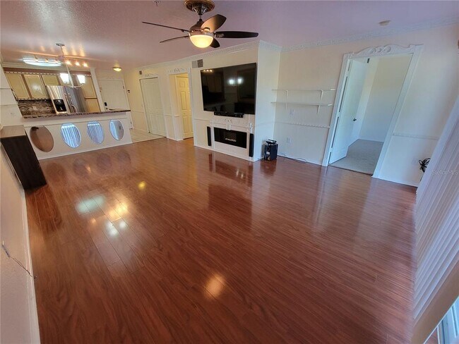 Building Photo - 14013 Fairway Island Dr