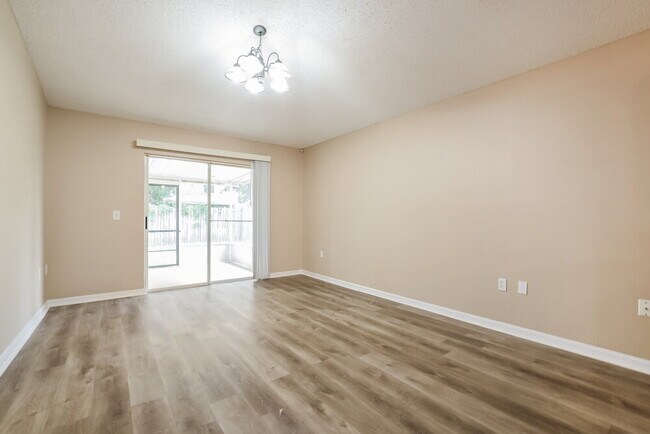 Foto del edificio - 4205 Iveyglen Ave