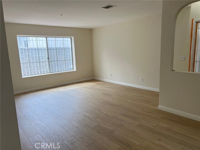 Foto del edificio - 216 E Newmark Ave