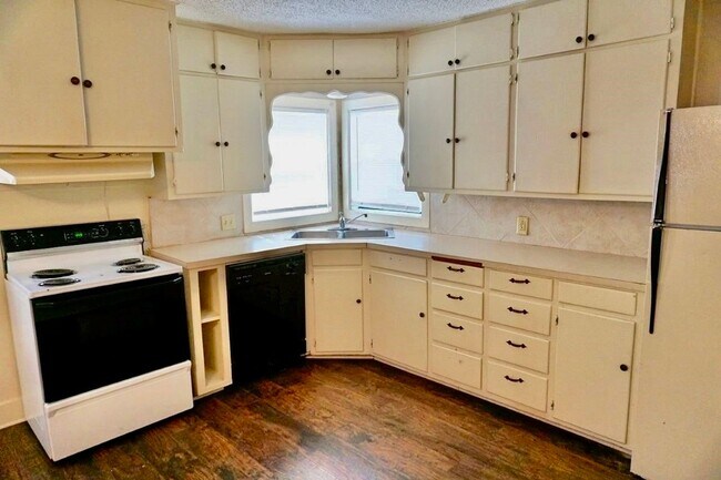 Building Photo - 2003 28th St