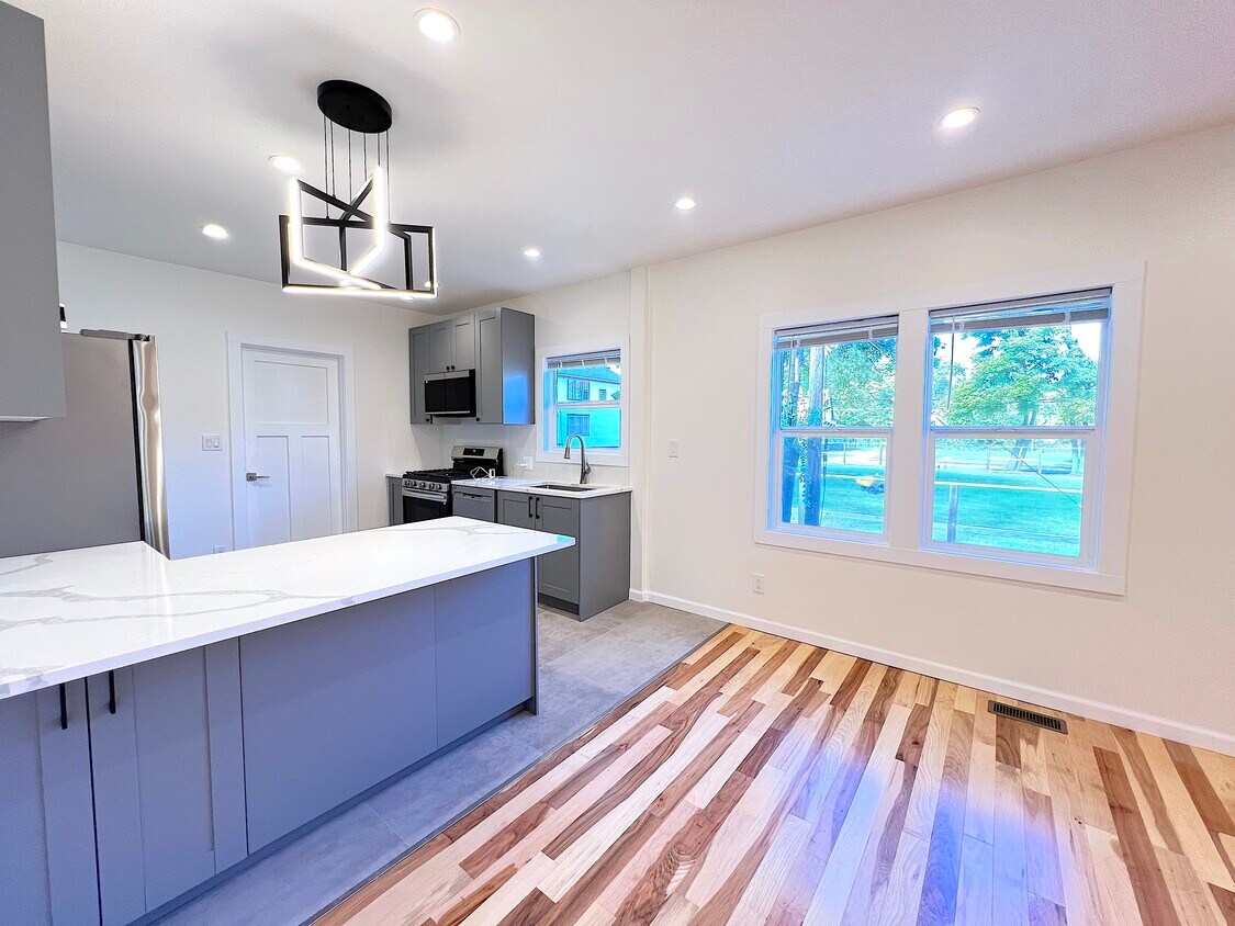 Foto principal - 3787 Maxwell St