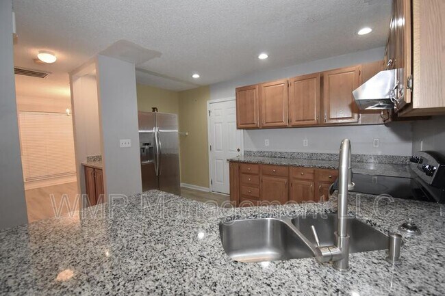 Foto del edificio - 6746 Summergold Way