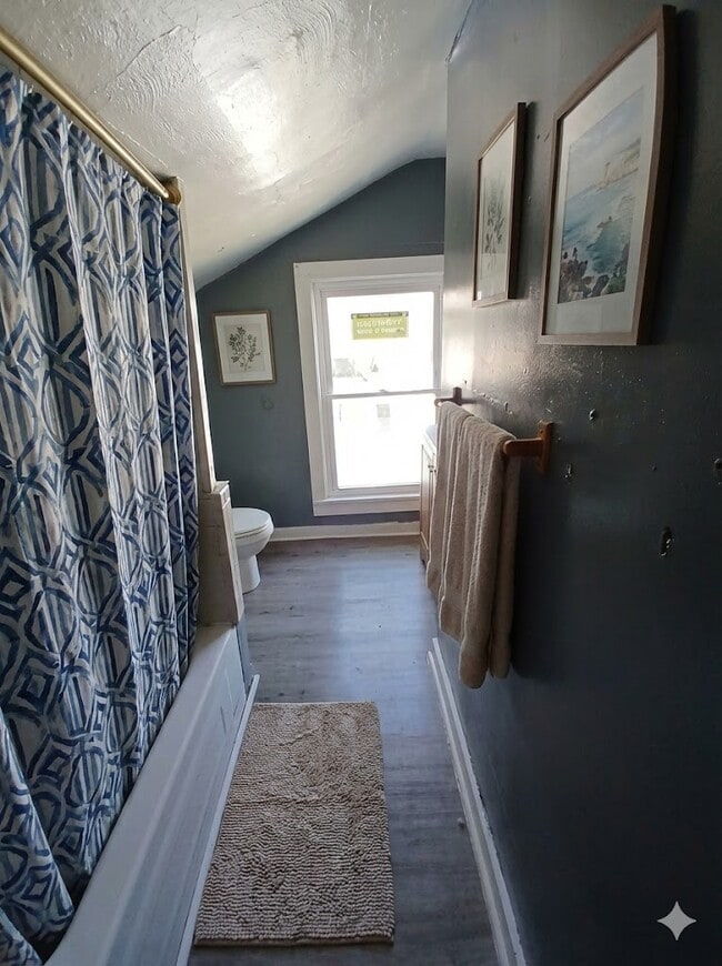 Building Photo - 1924 Latham St