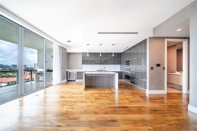 Foto del edificio - 3250 NE 188th St