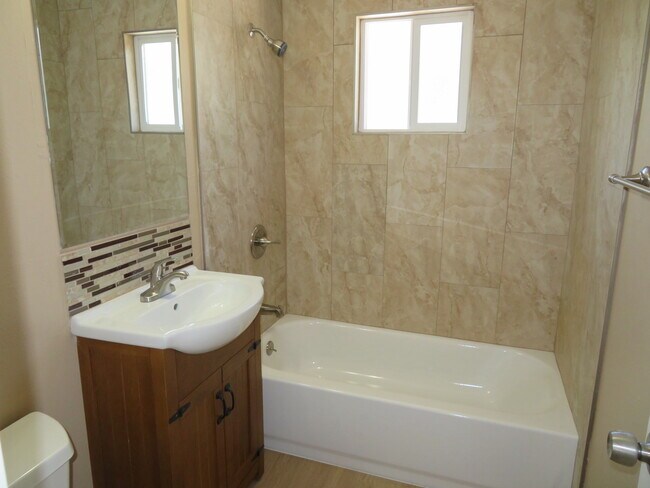 Foto del edificio - 726 E Fountain Blvd