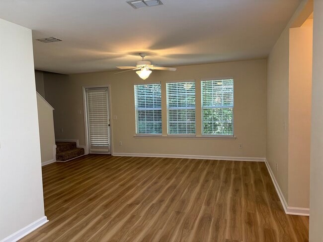 Building Photo - 3041 Camelliawood Cir E
