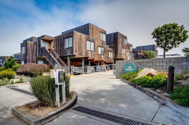 Gated Entry for residents only - 125 Surf Way
