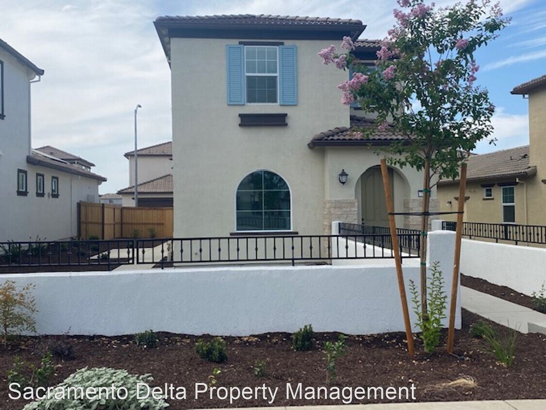 Foto principal - 3 br, 2.5 bath House - 7920 Titan Dr