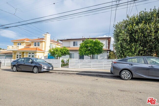 Foto del edificio - 2107 Pullman Ln